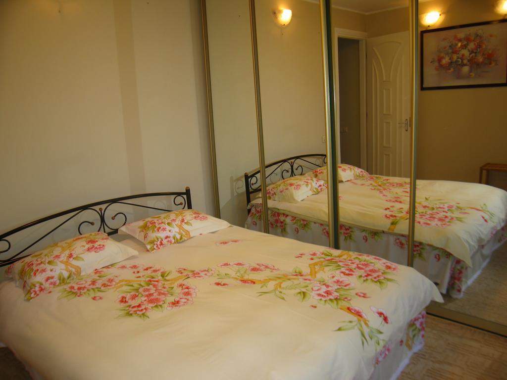 Hotel Service Predslava On Antonovicha Street Kijev Szoba fotó