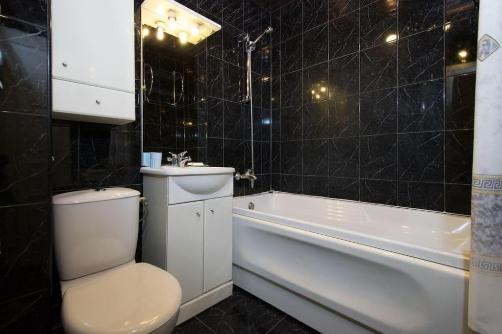 Hotel Service Predslava On Antonovicha Street Kijev Kültér fotó